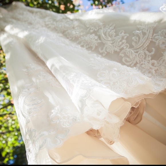 Wedding dress - Picture 8 of 8